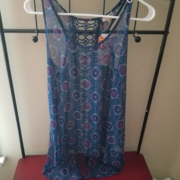 Top - Picture 2 of 2